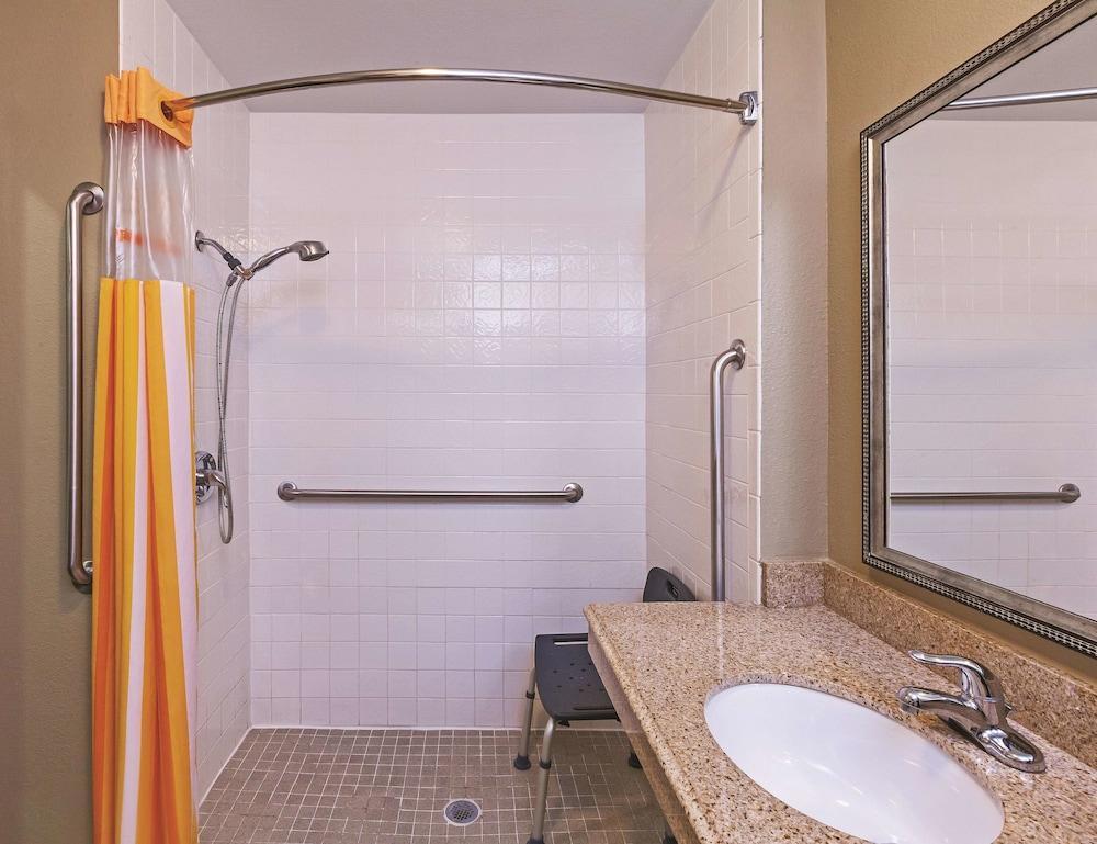 Hotel La Quinta And By Wyndham Paris